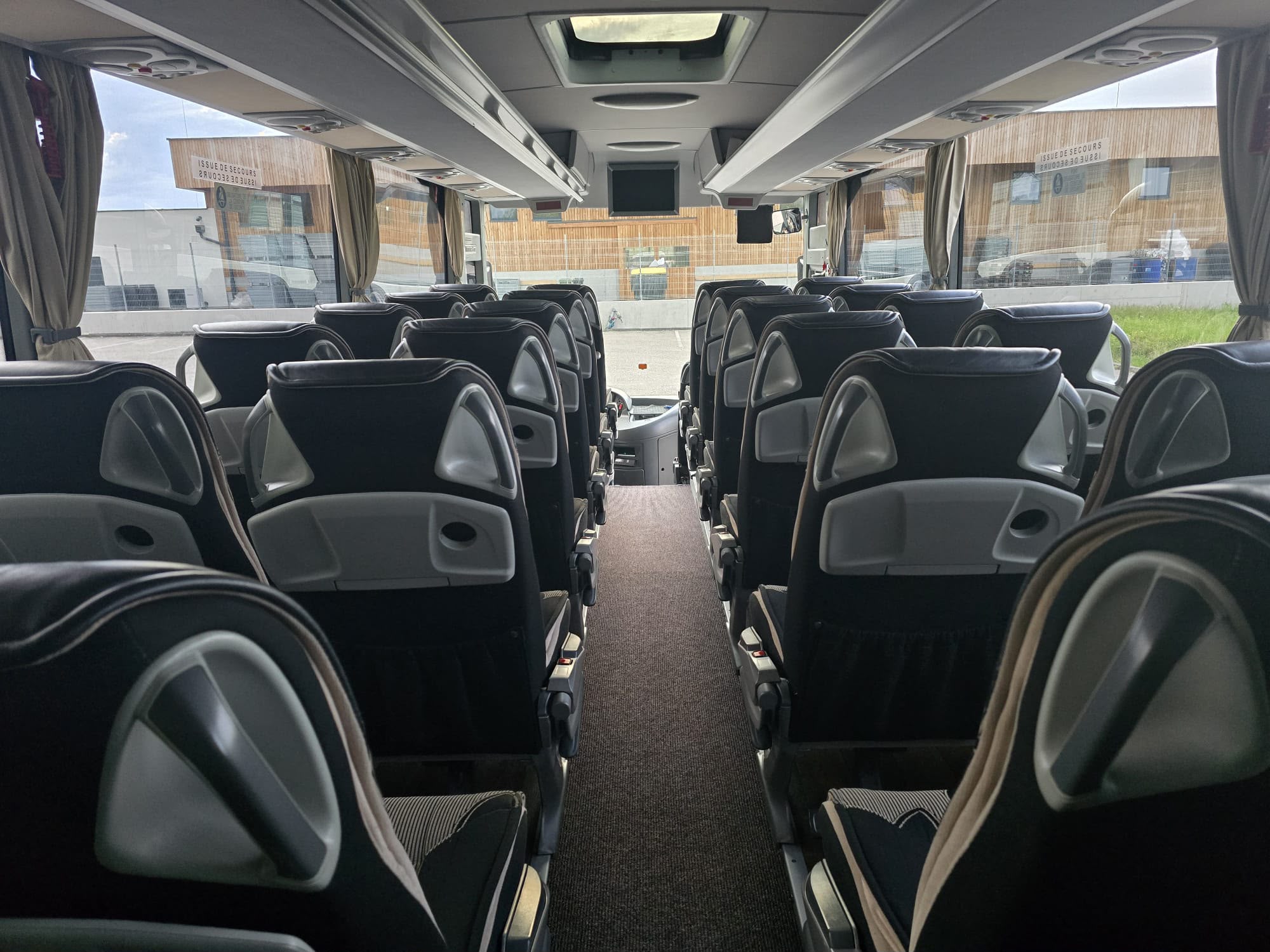 Innenraum eines Reisebusses